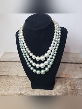VINTAGE JAPAN Triple Strand Faux Pearls Necklace Cream & Green